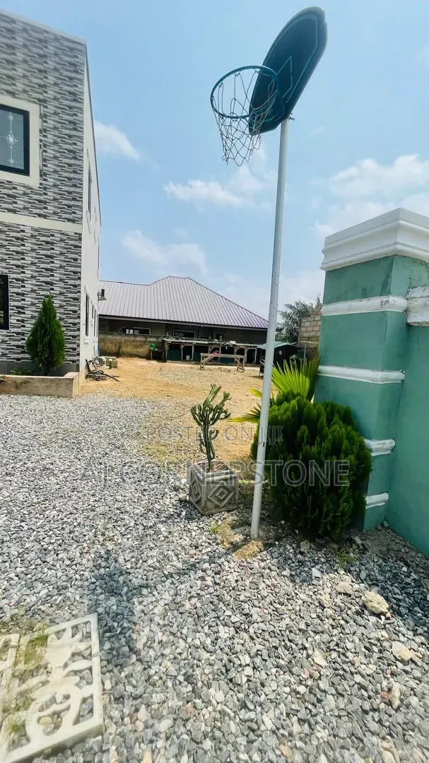 6bdrm House in Manhean for sale in Manhean