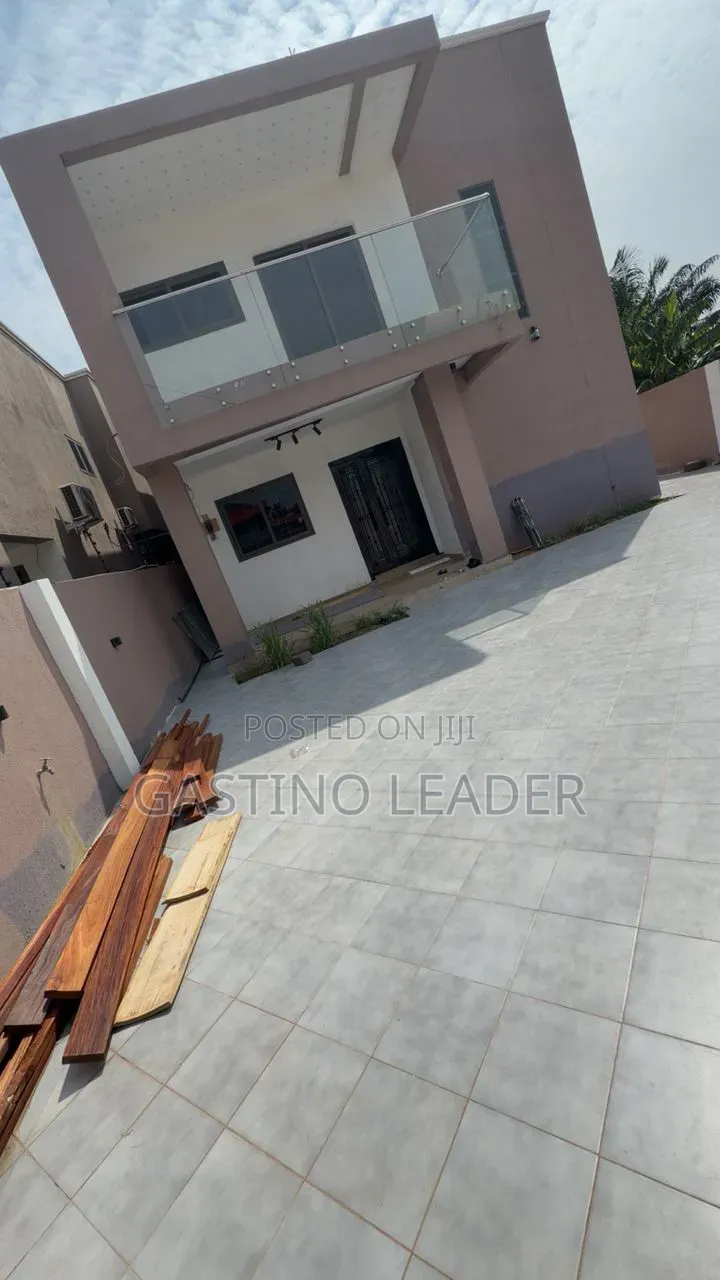 5bdrm House in Ashongman Estate, Police Station for sale in Police Station
