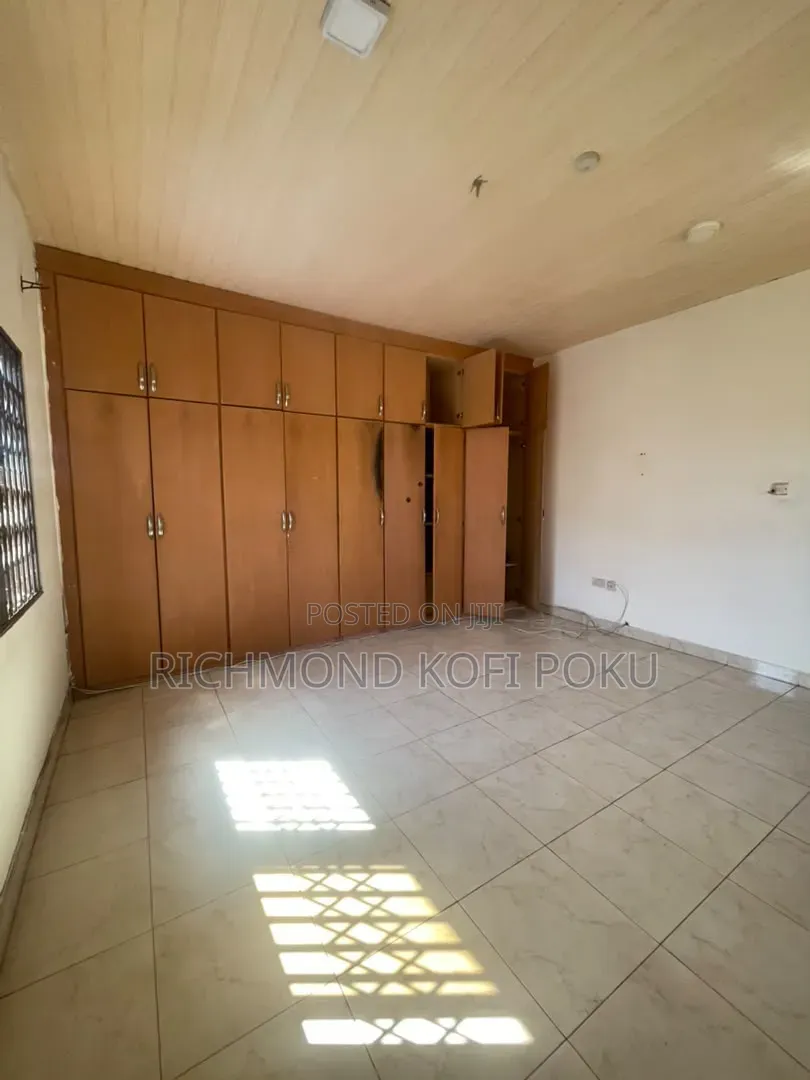 4bdrm Apartment in Kofis Realty, Sakumono for rent in Sakumono