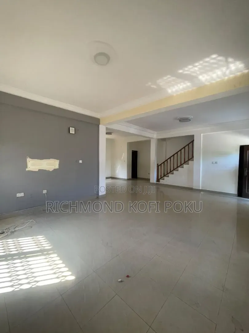 4bdrm Apartment in Kofis Realty, Sakumono for rent in Sakumono