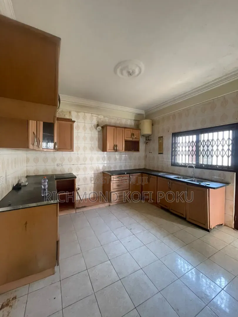 4bdrm Apartment in Kofis Realty, Sakumono for rent in Sakumono