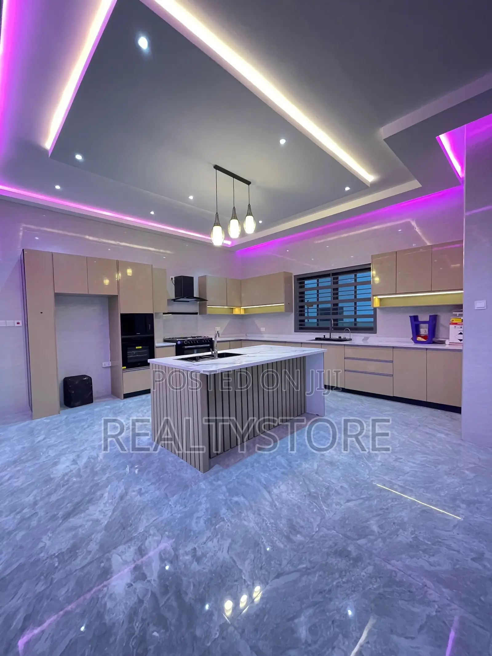 6bdrm Penthouse in Ashongman Estate, Accra Metropolitan for sale in Accra Metropolitan