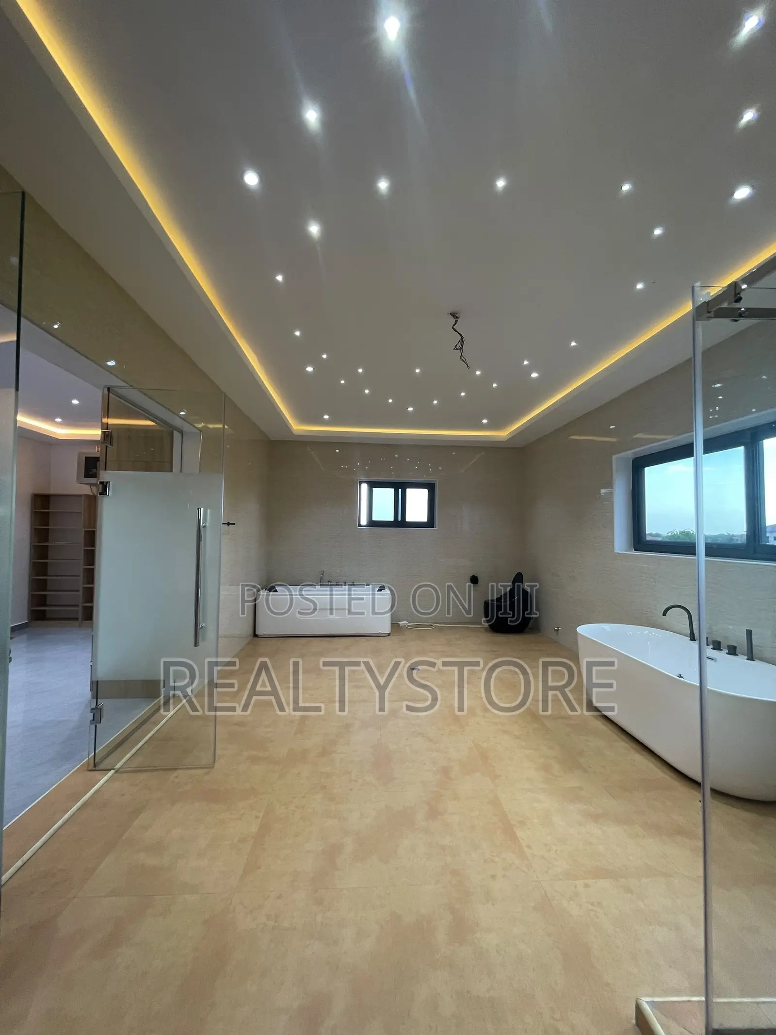 6bdrm Penthouse in Ashongman Estate, Accra Metropolitan for sale in Accra Metropolitan