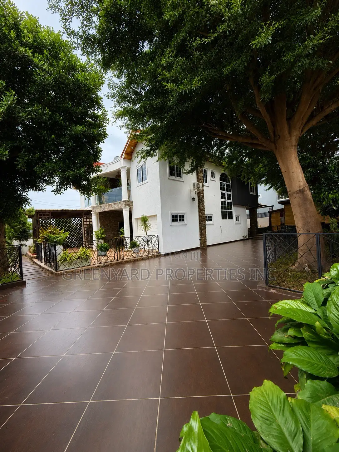 Furnished 5bdrm House in American 🇺🇸 House, East Legon for sale in East Legon