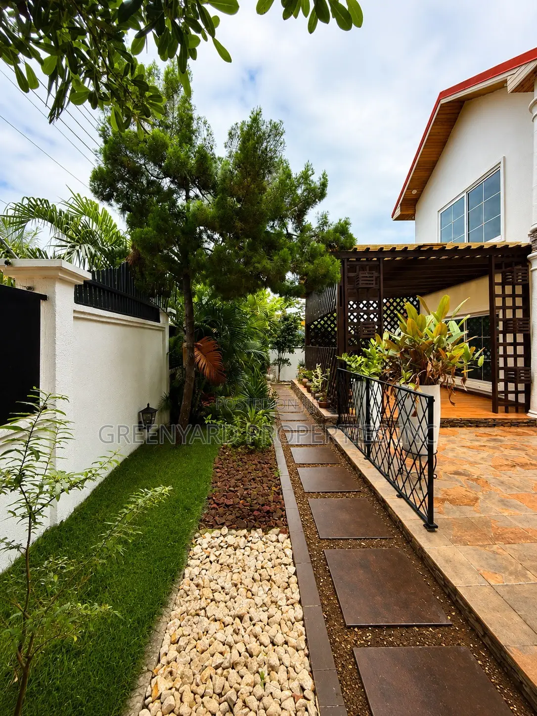 Furnished 5bdrm House in American 🇺🇸 House, East Legon for sale in East Legon
