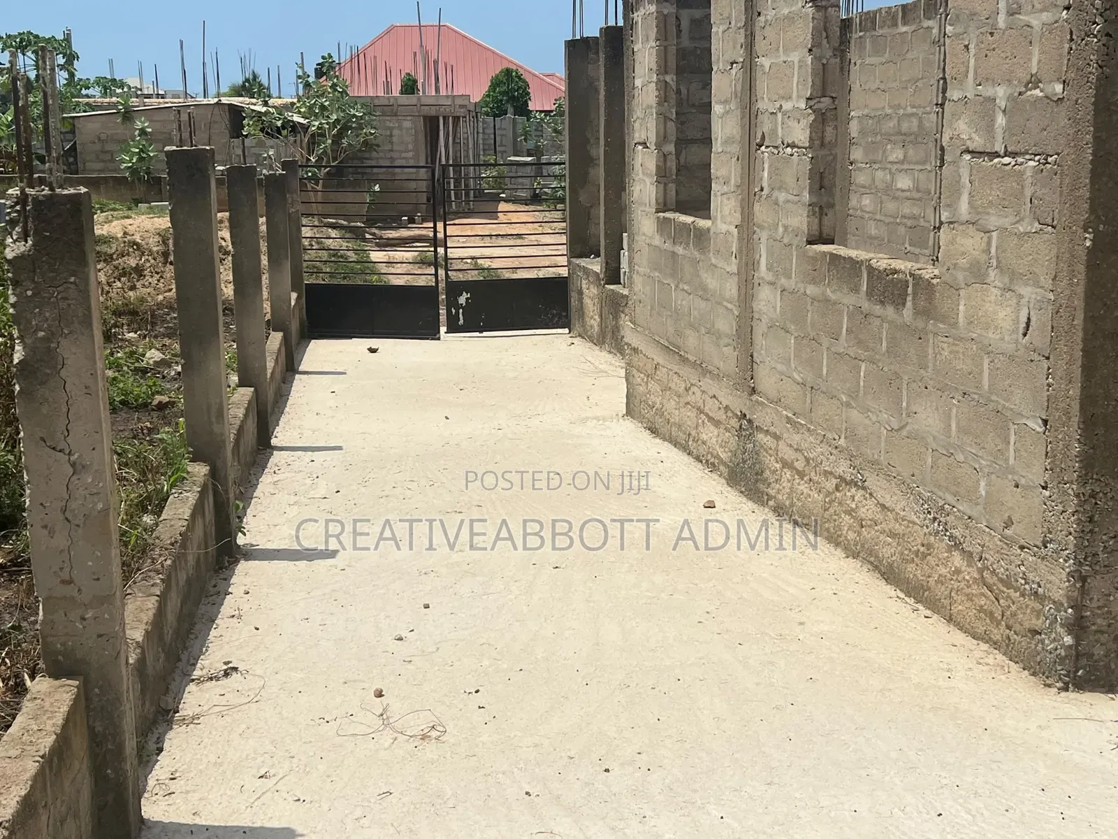 8bdrm Duplex in Limousine Estates, Budumburam for sale in Budumburam