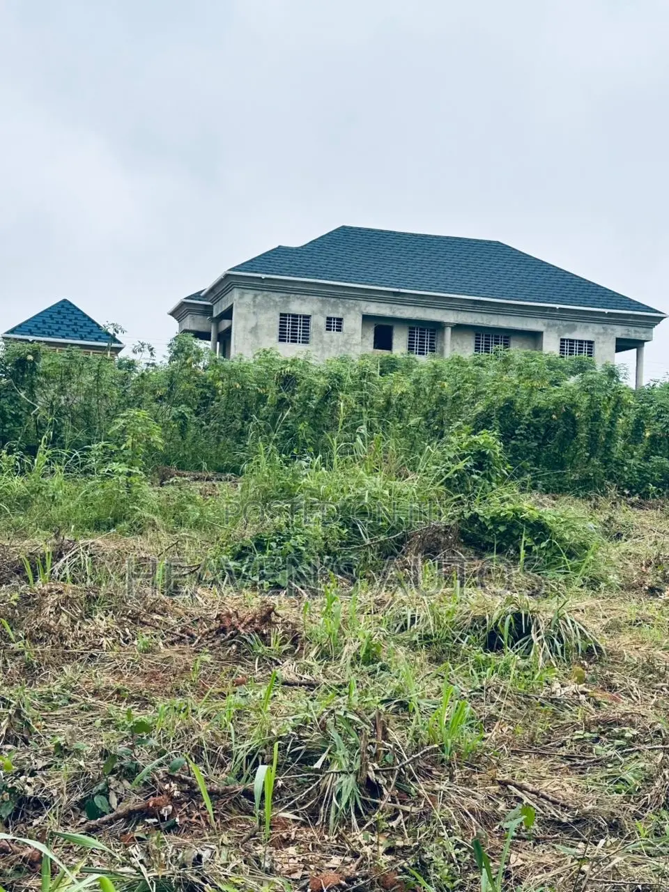 7 Bed Rooms and 3 Stores for Sale in Nsawam Adoagyiri Municipal