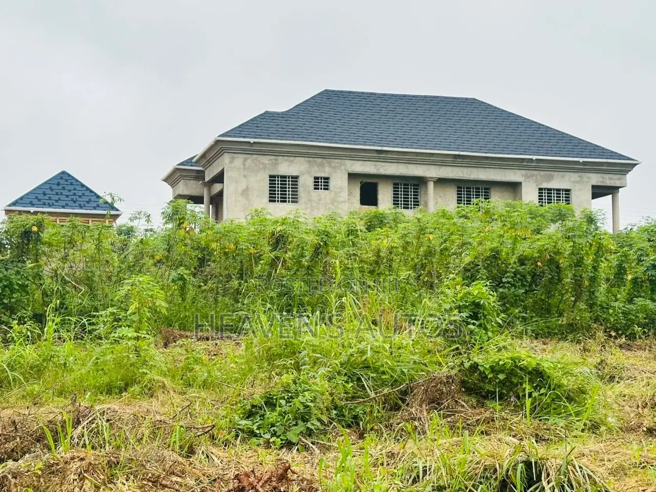 7 Bed Rooms and 3 Stores for Sale in Nsawam Adoagyiri Municipal