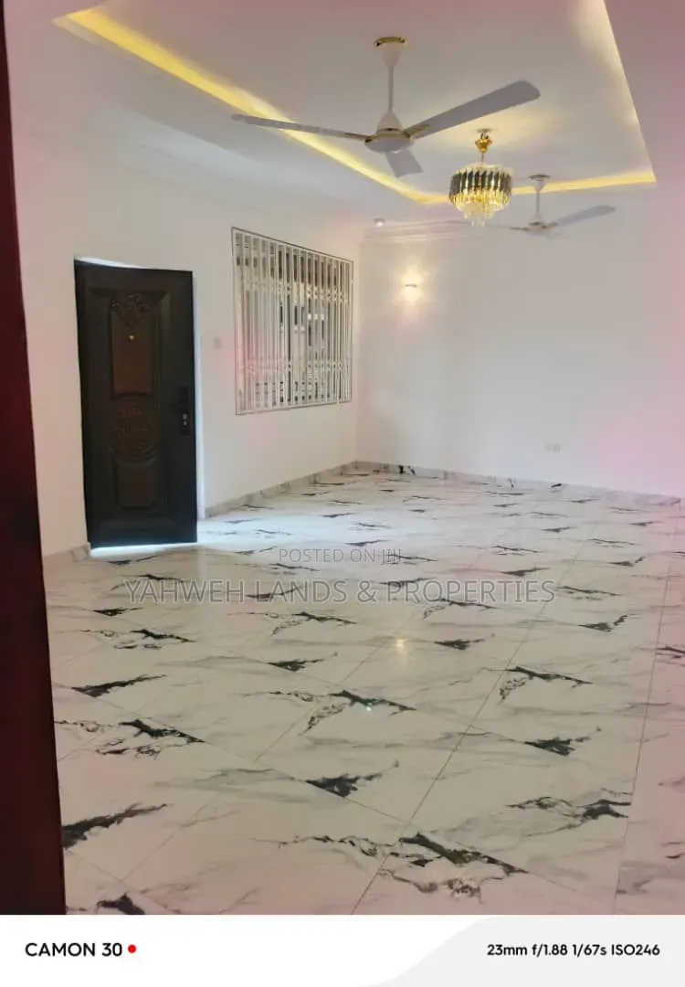 2bdrm Apartment in Drc, Baatsona Total for rent in Baatsona Total
