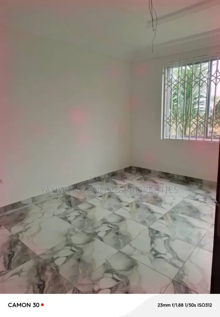 2bdrm Apartment in Drc, Baatsona Total for rent in Baatsona Total
