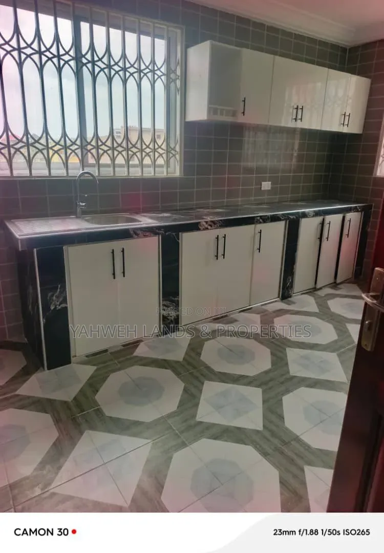 2bdrm Apartment in Drc, Baatsona Total for rent in Baatsona Total
