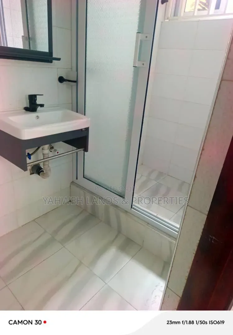 2bdrm Apartment in Drc, Baatsona Total for rent in Baatsona Total