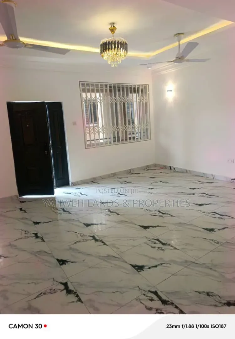 2bdrm Apartment in Drc, Baatsona Total for rent in Baatsona Total