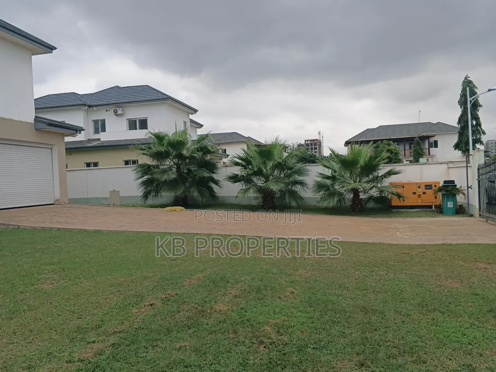 6bdrm House in Kb Properties, Sakumono for rent in Sakumono