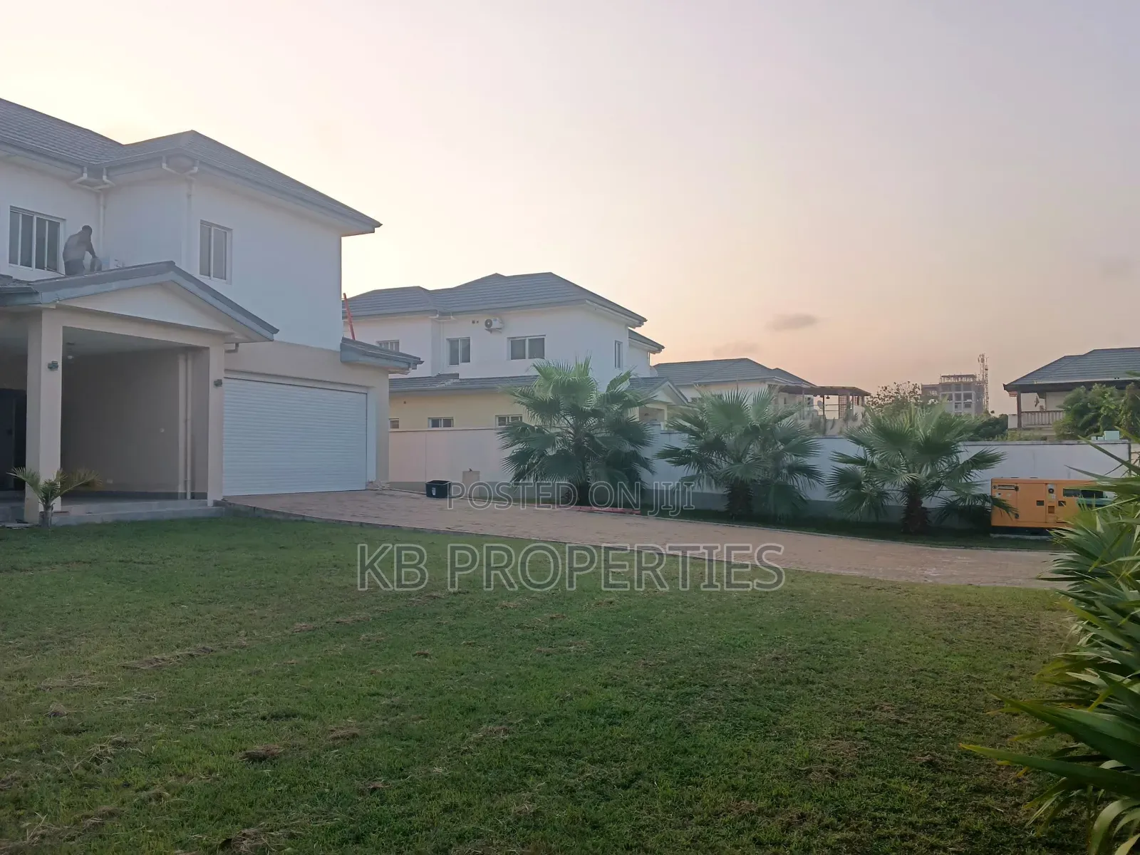 6bdrm House in Kb Properties, Sakumono for rent in Sakumono