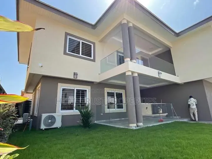 4bdrm Duplex in East Airport for sale in Airport Residential Area