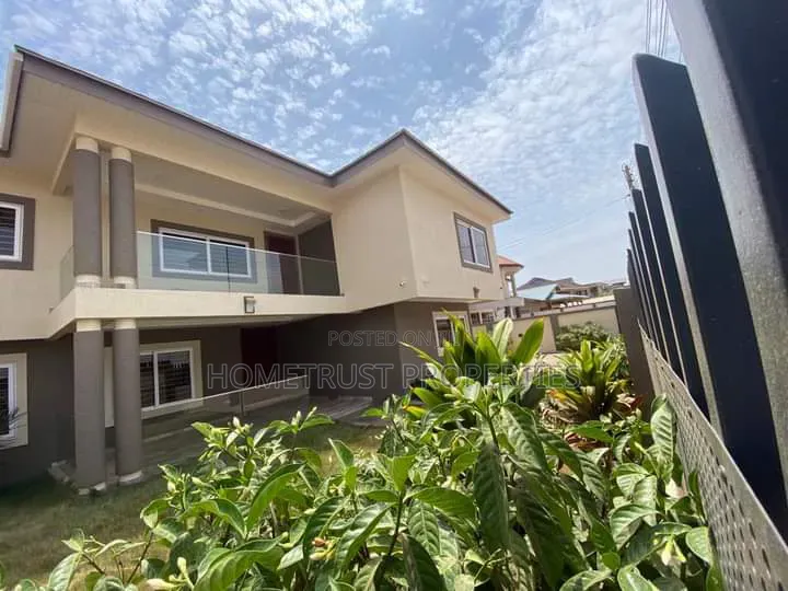 4bdrm Duplex in East Airport for sale in Airport Residential Area
