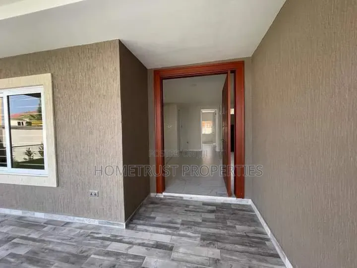 4bdrm Duplex in East Airport for sale in Airport Residential Area
