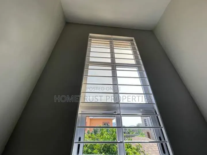 4bdrm Duplex in East Airport for sale in Airport Residential Area