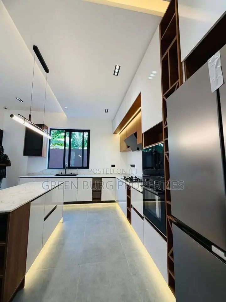 10bdrm Mansion in Green, Adjiriganor for sale in Adjiriganor