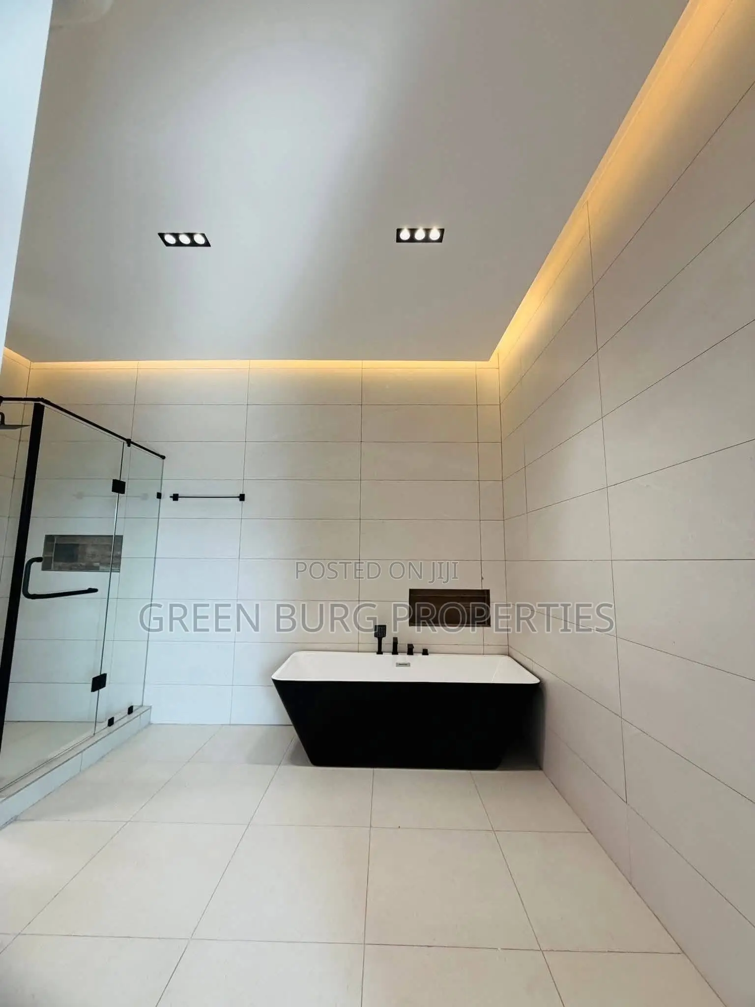 10bdrm Mansion in Green, Adjiriganor for sale in Adjiriganor