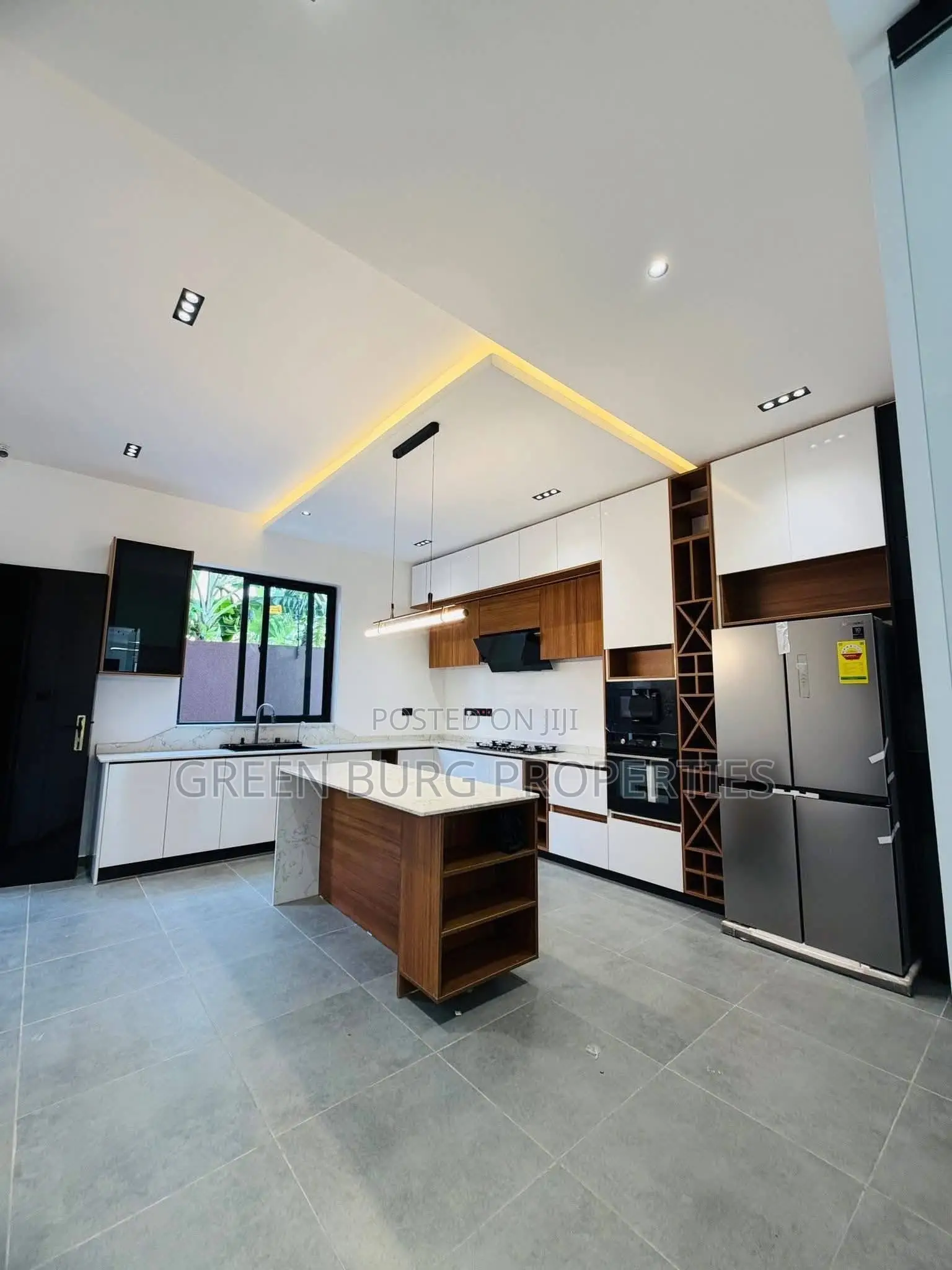 10bdrm Mansion in Green, Adjiriganor for sale in Adjiriganor