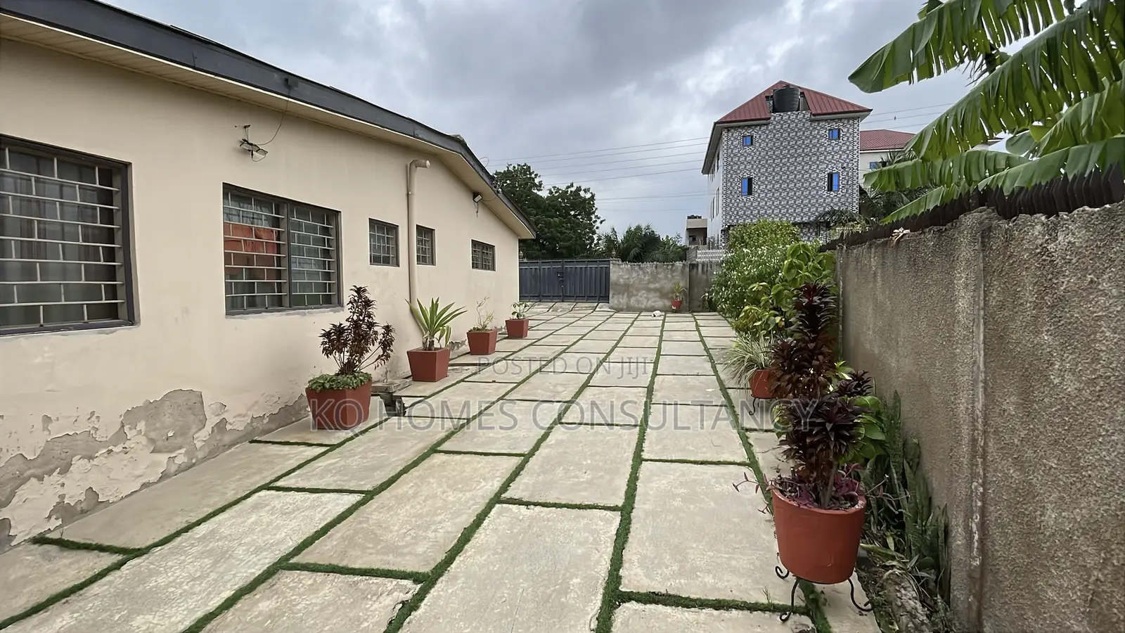 4bdrm House in Adom / Nungua for sale in Nungua