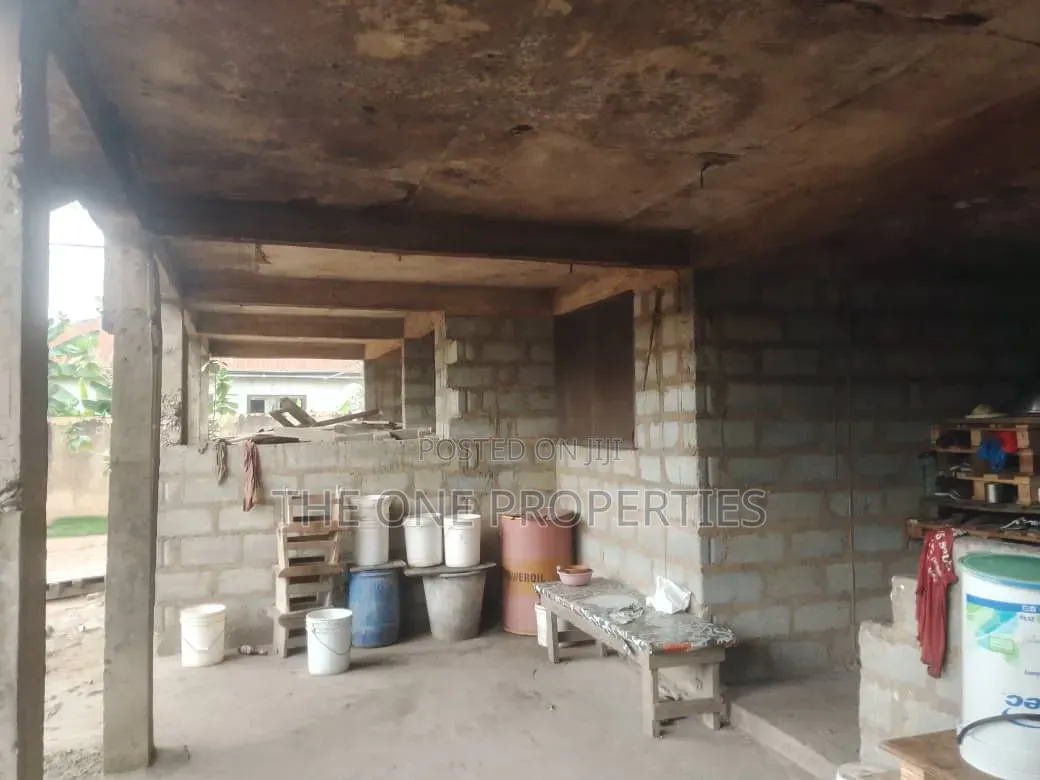 6bdrm Apartment in Medie Kotoku Road, Amasaman for sale in Amasaman