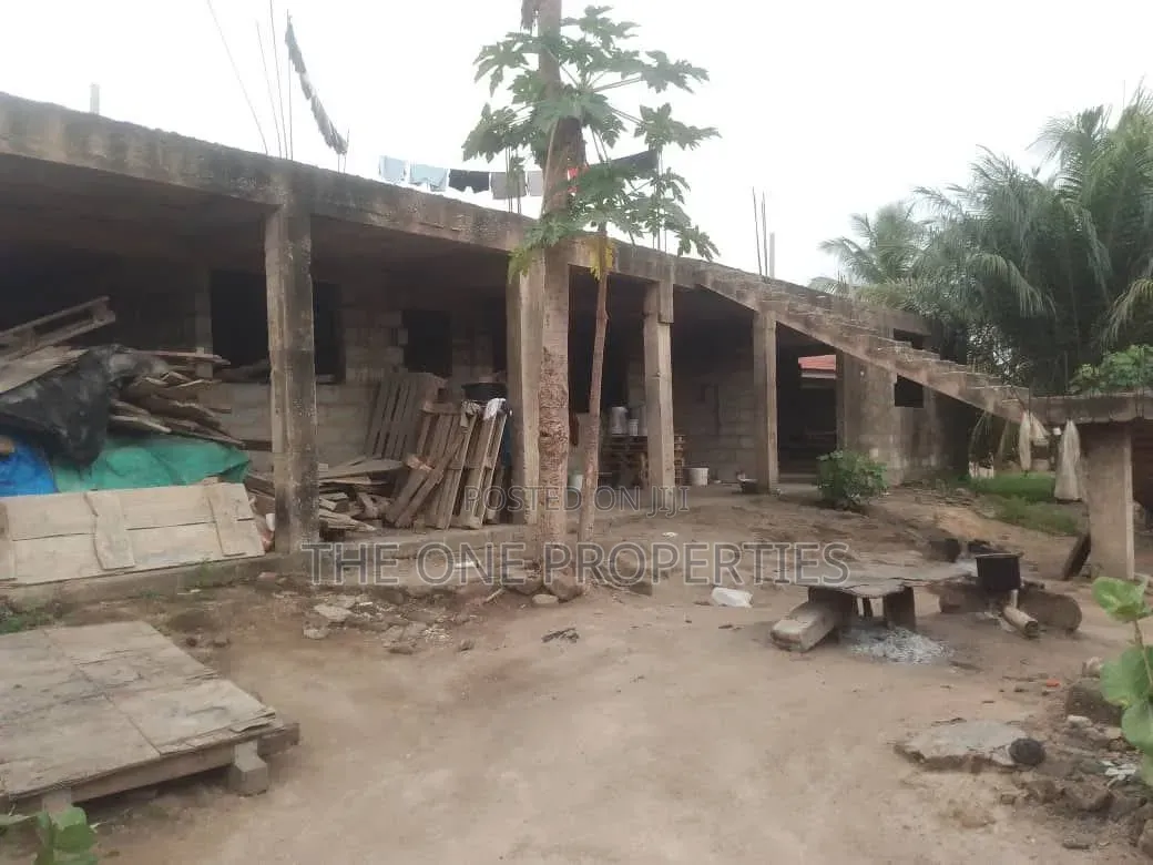 6bdrm Apartment in Medie Kotoku Road, Amasaman for sale in Amasaman