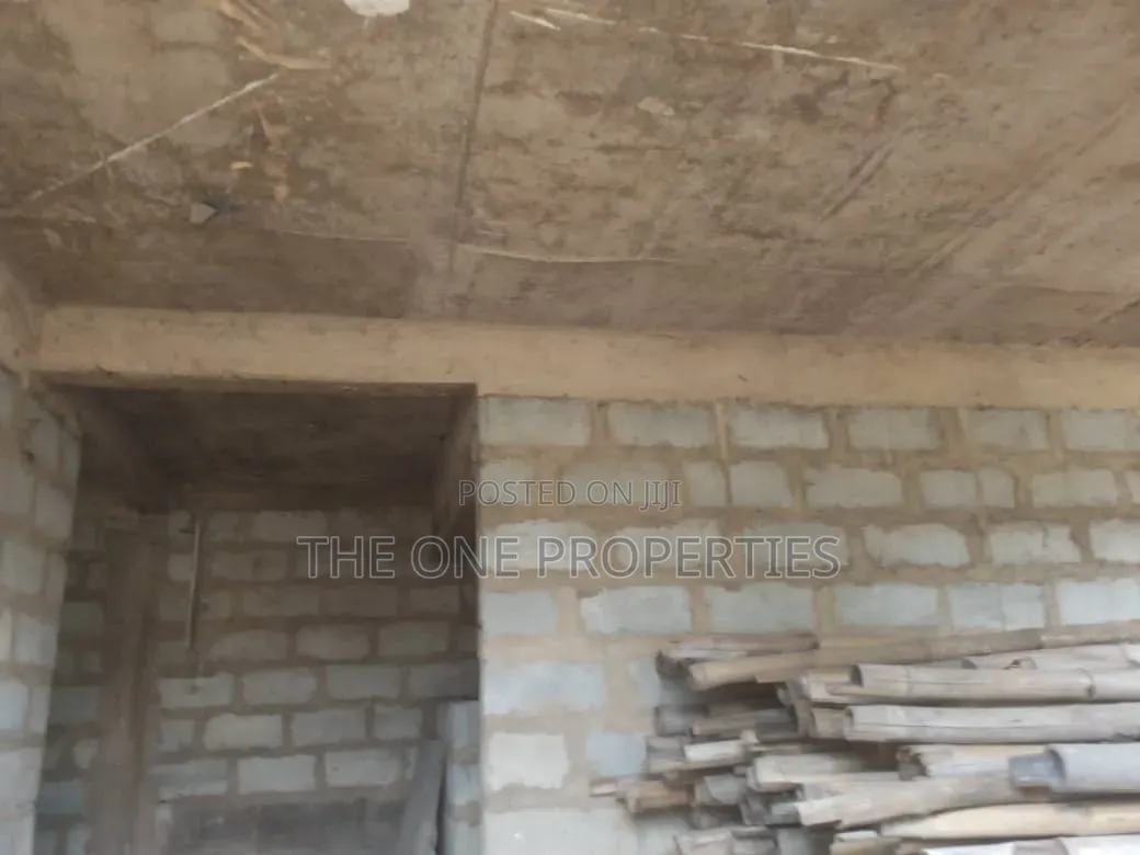 6bdrm Apartment in Medie Kotoku Road, Amasaman for sale in Amasaman