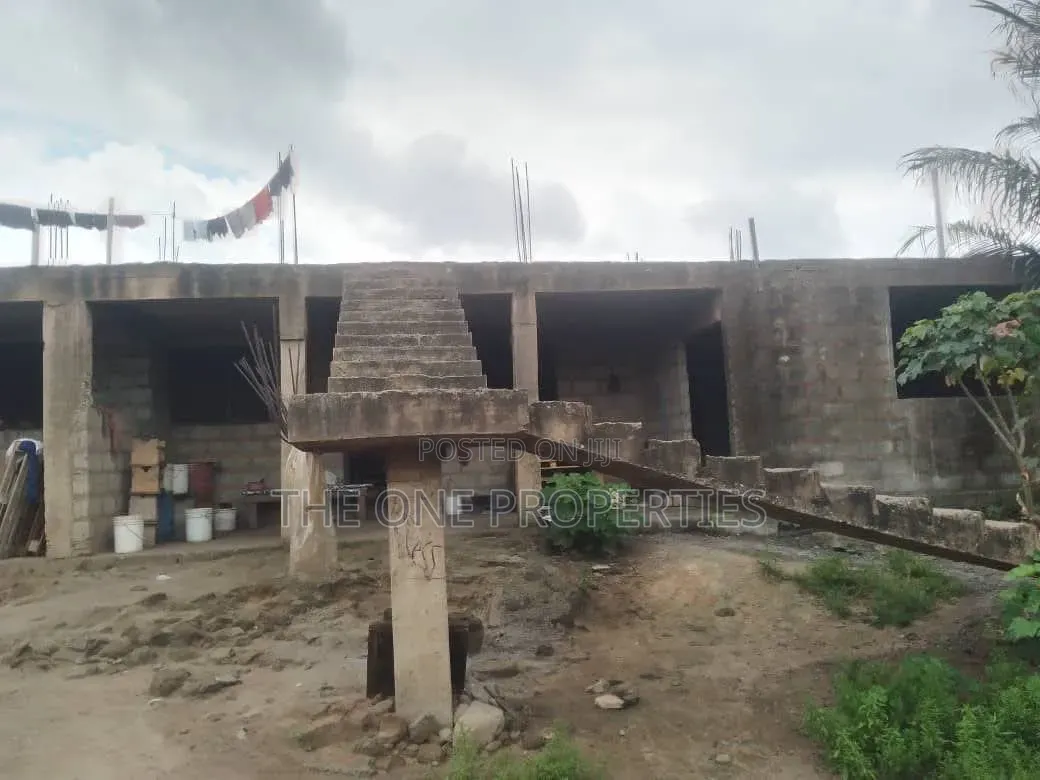 6bdrm Apartment in Medie Kotoku Road, Amasaman for sale in Amasaman