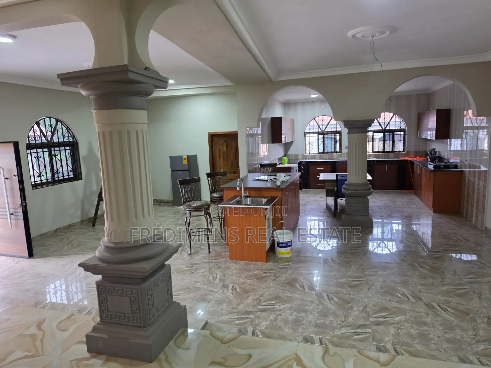 12bdrm House in Fredimens Real, Atwima Nwabiagya for sale in Atwima Nwabiagya