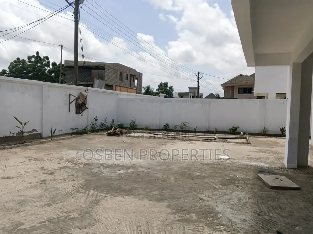750 Square Meters Warehouse for Rent at Spintex in Spintex