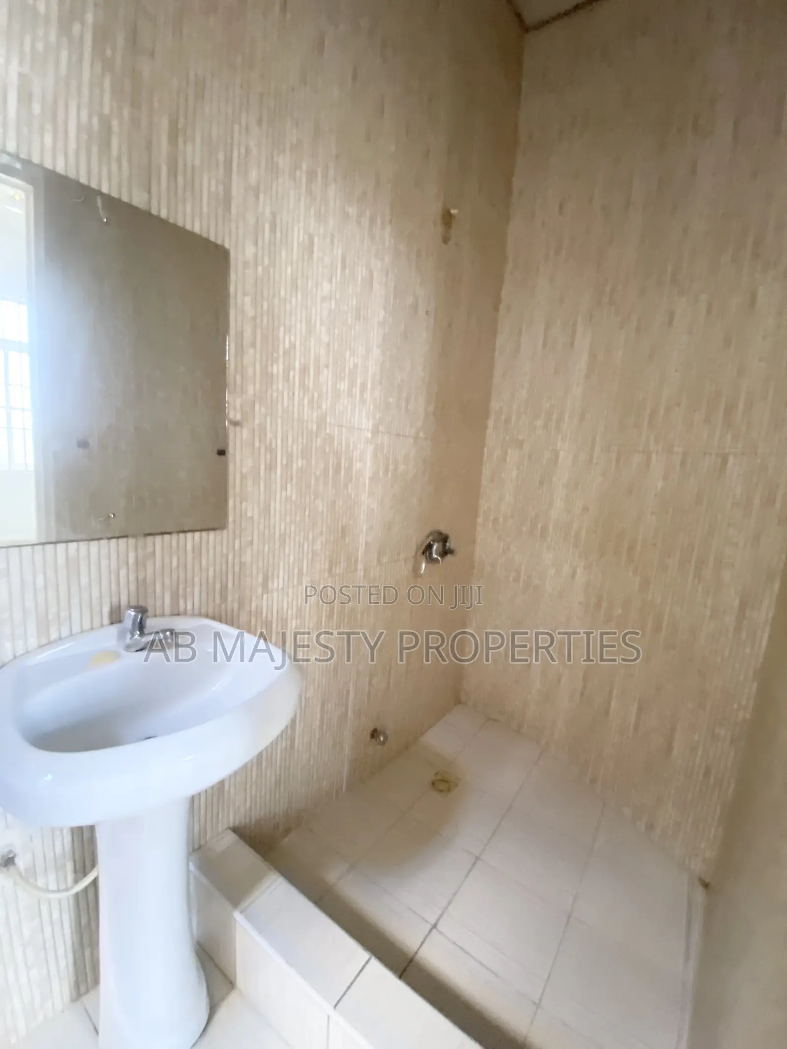 4bdrm Apartment in Ab Majesty, School Junction for rent in School Junction