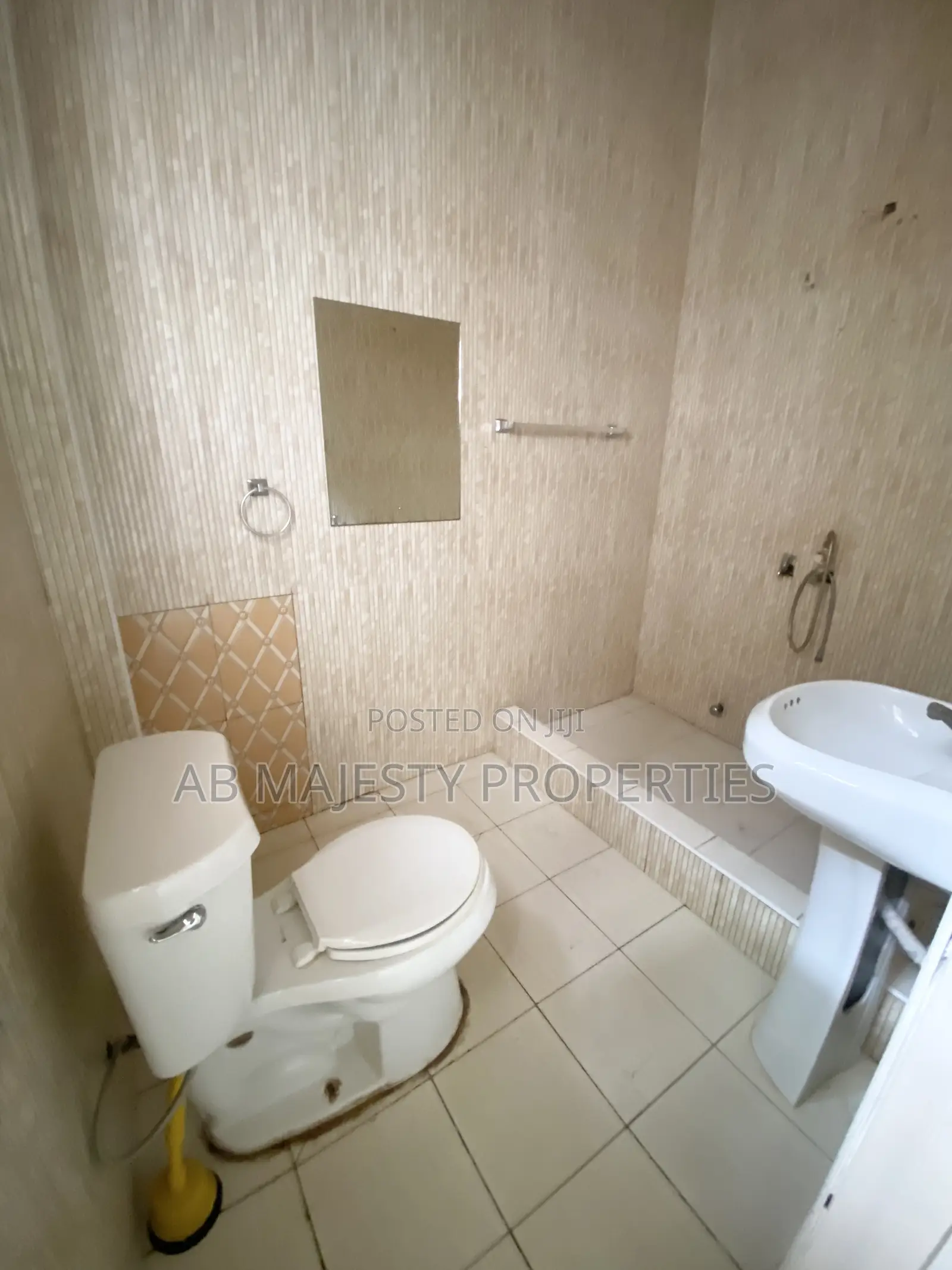 4bdrm Apartment in Ab Majesty, School Junction for rent in School Junction