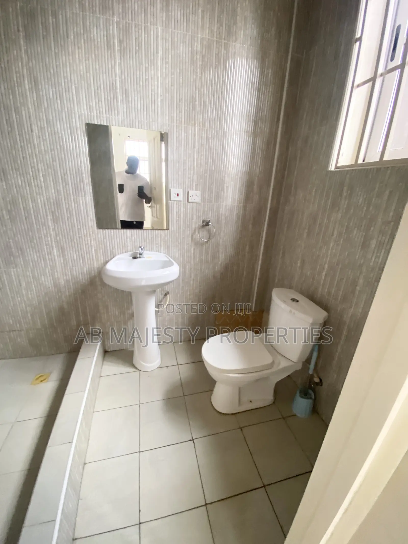 4bdrm Apartment in Ab Majesty, School Junction for rent in School Junction