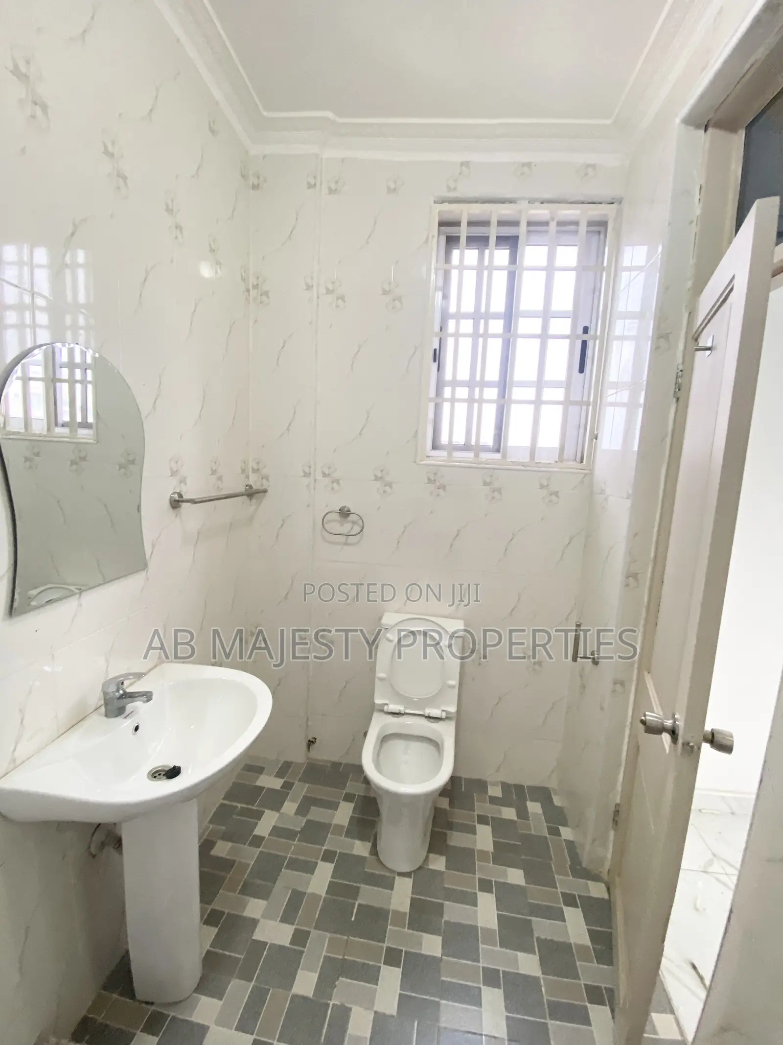 2bdrm Apartment in Ab Majesty, School Junction for rent in School Junction