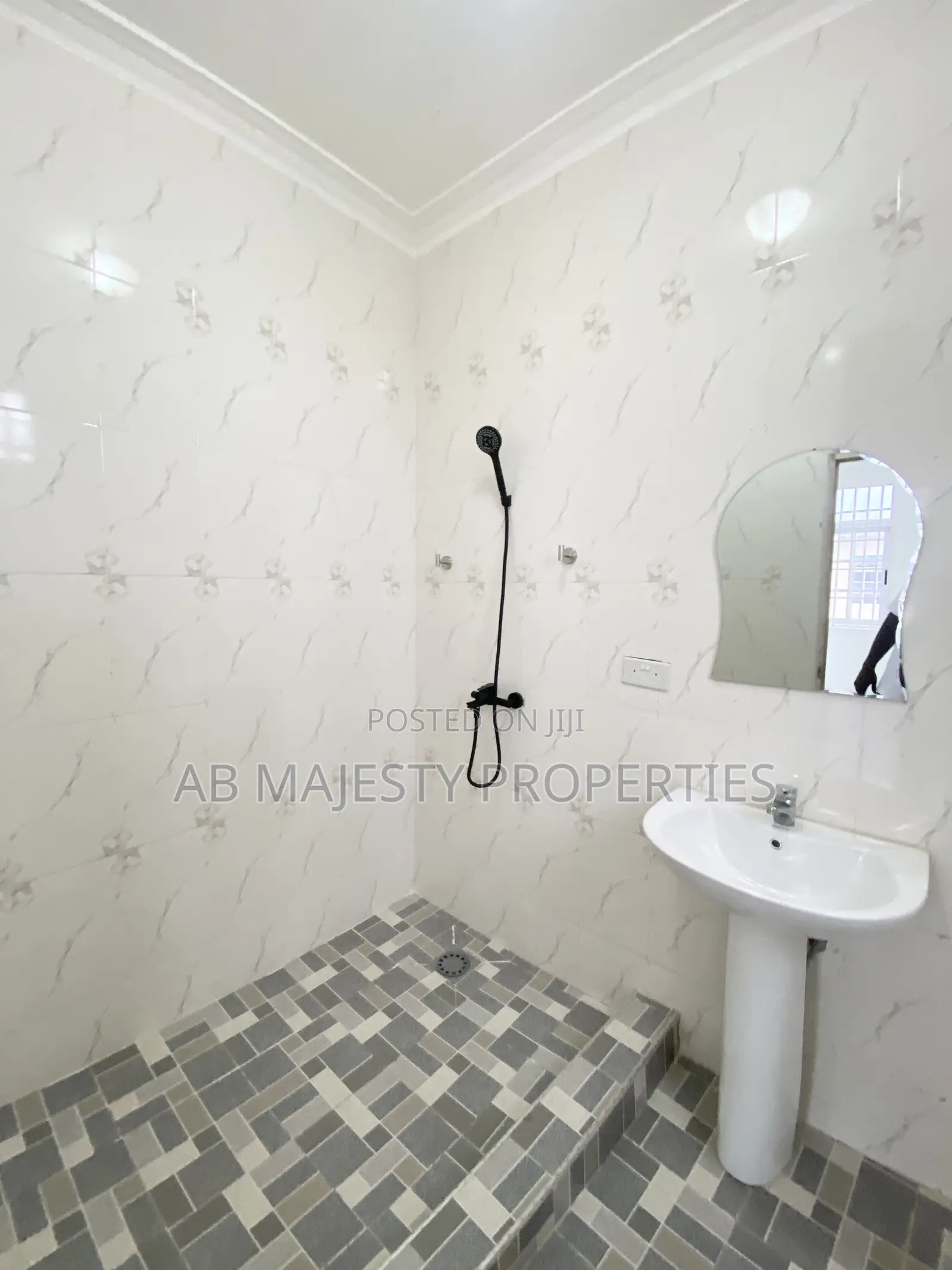 2bdrm Apartment in Ab Majesty, School Junction for rent in School Junction