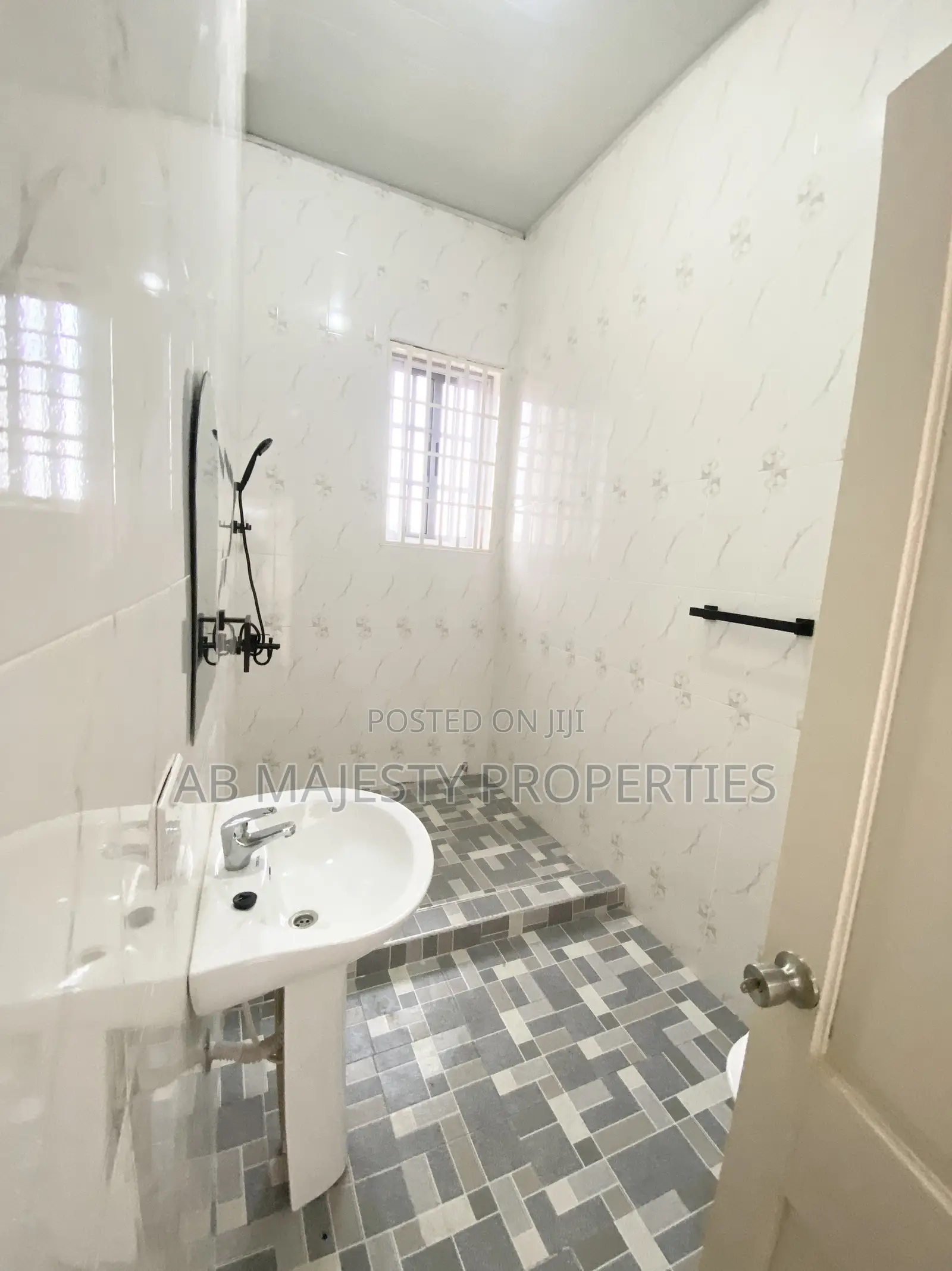 2bdrm Apartment in Ab Majesty, School Junction for rent in School Junction