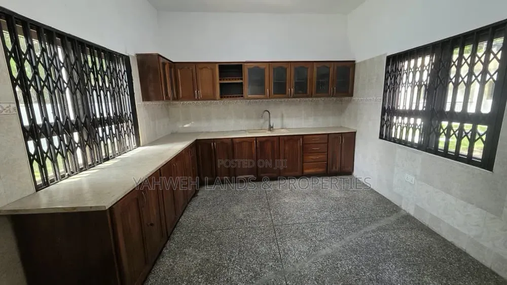 8bdrm House in Italian Embassy for rent in US Embassy Area