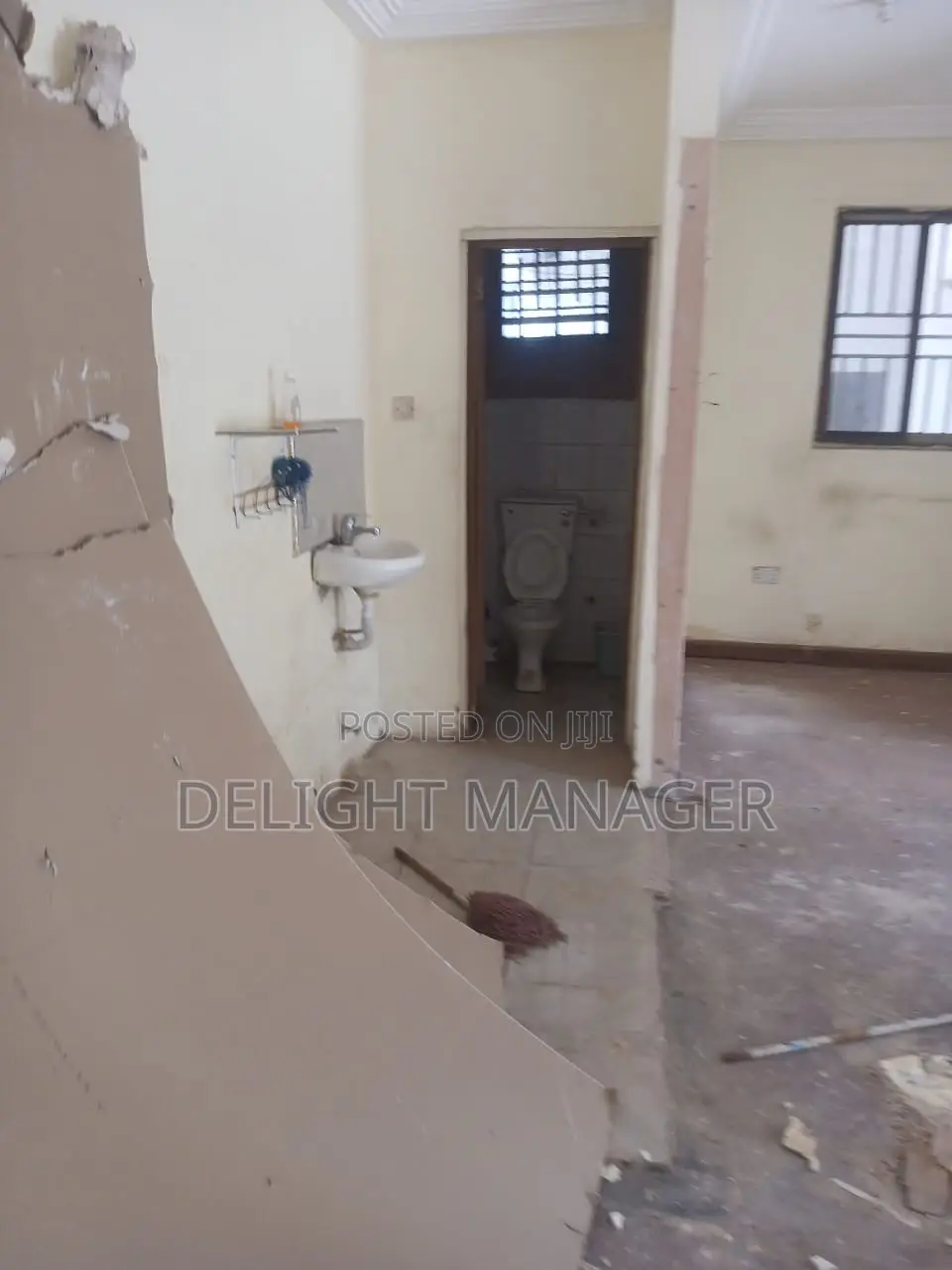 Shop for Rent at Darkuman in Darkuman