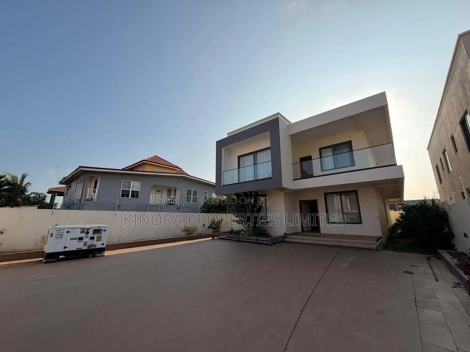 4bdrm Duplex in School Junction, Ashaley Botwe for rent in Ashaley Botwe