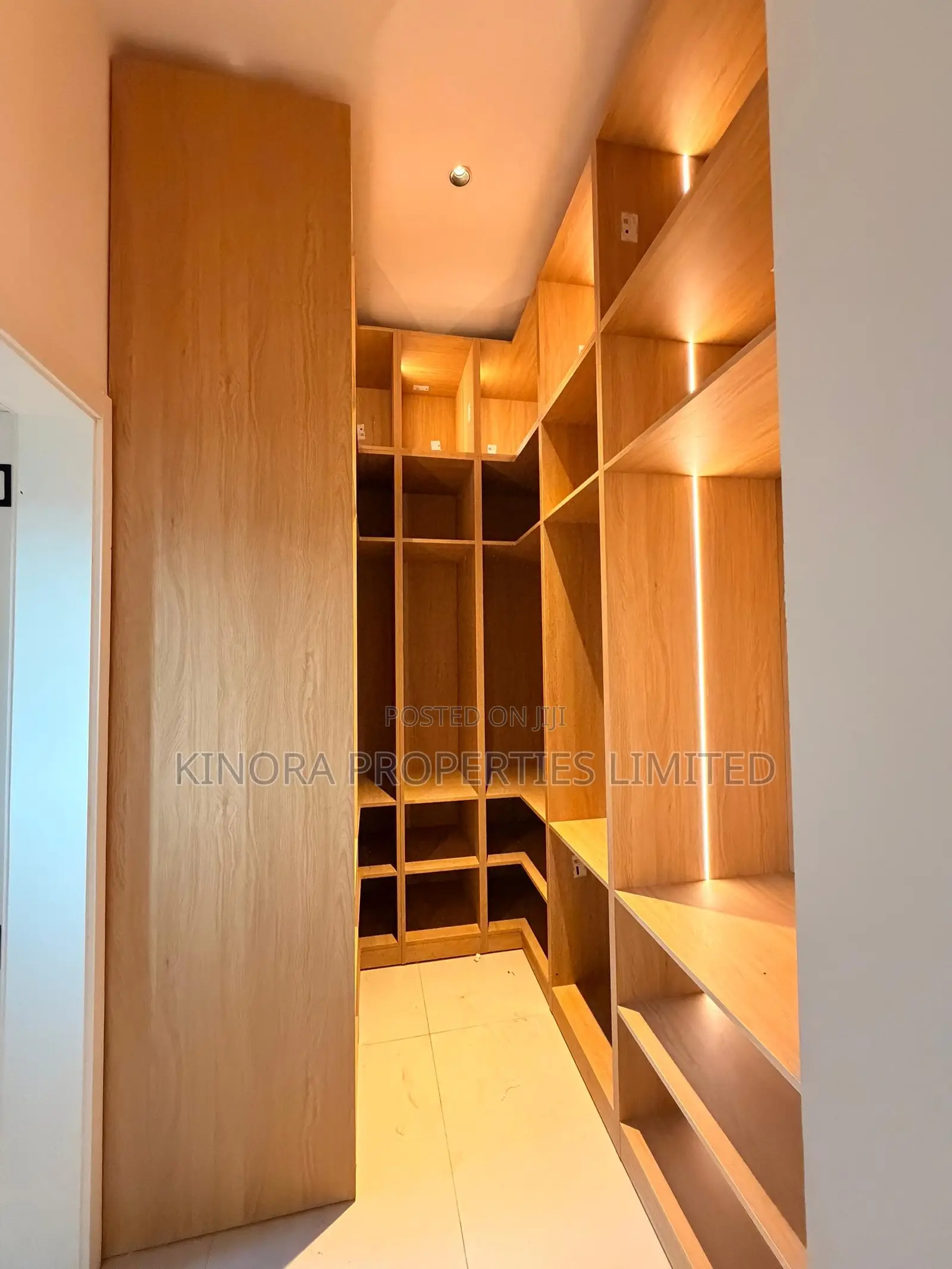 4bdrm Duplex in School Junction, Ashaley Botwe for rent in Ashaley Botwe