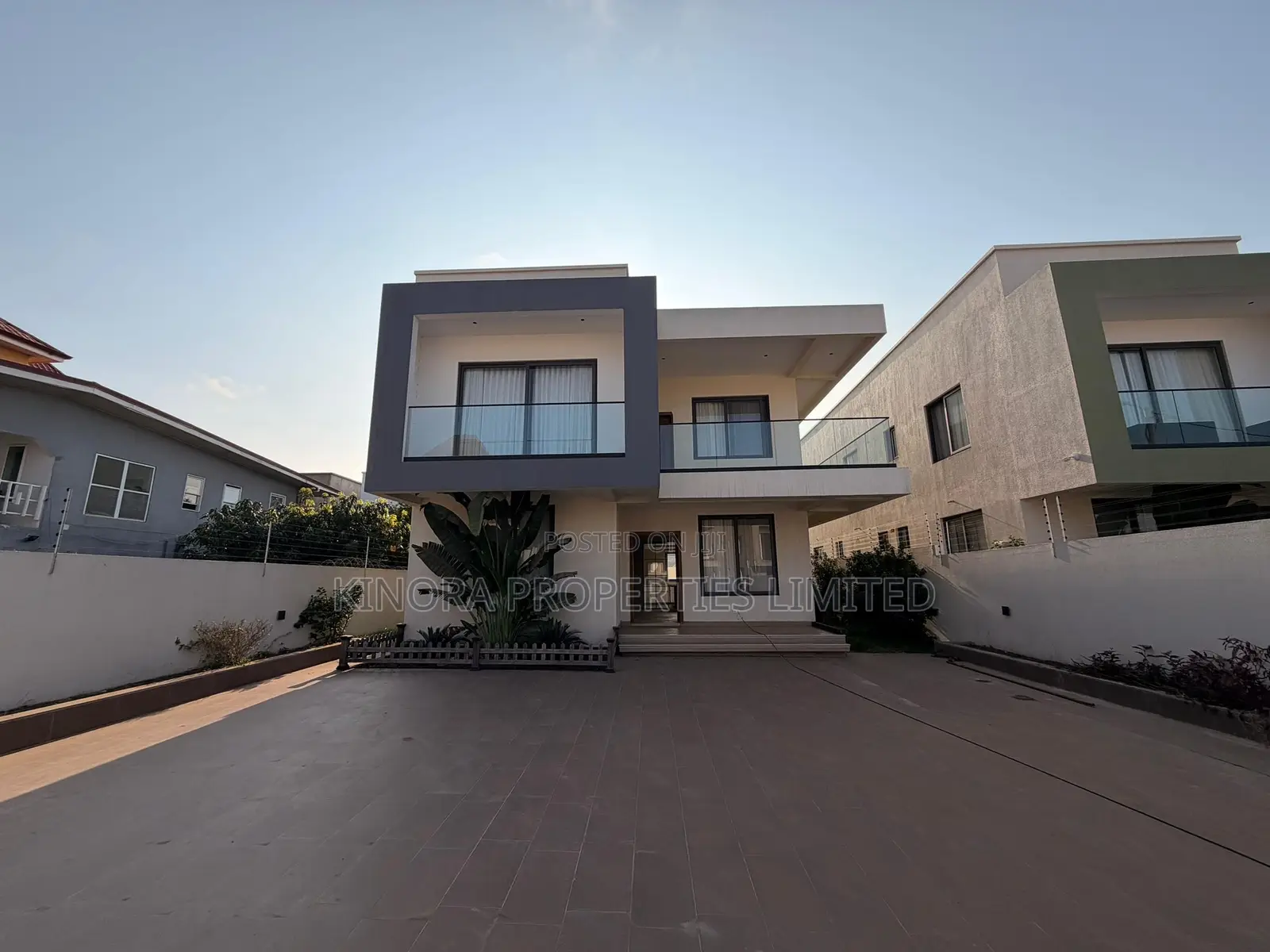 4bdrm Duplex in School Junction, Ashaley Botwe for rent in Ashaley Botwe