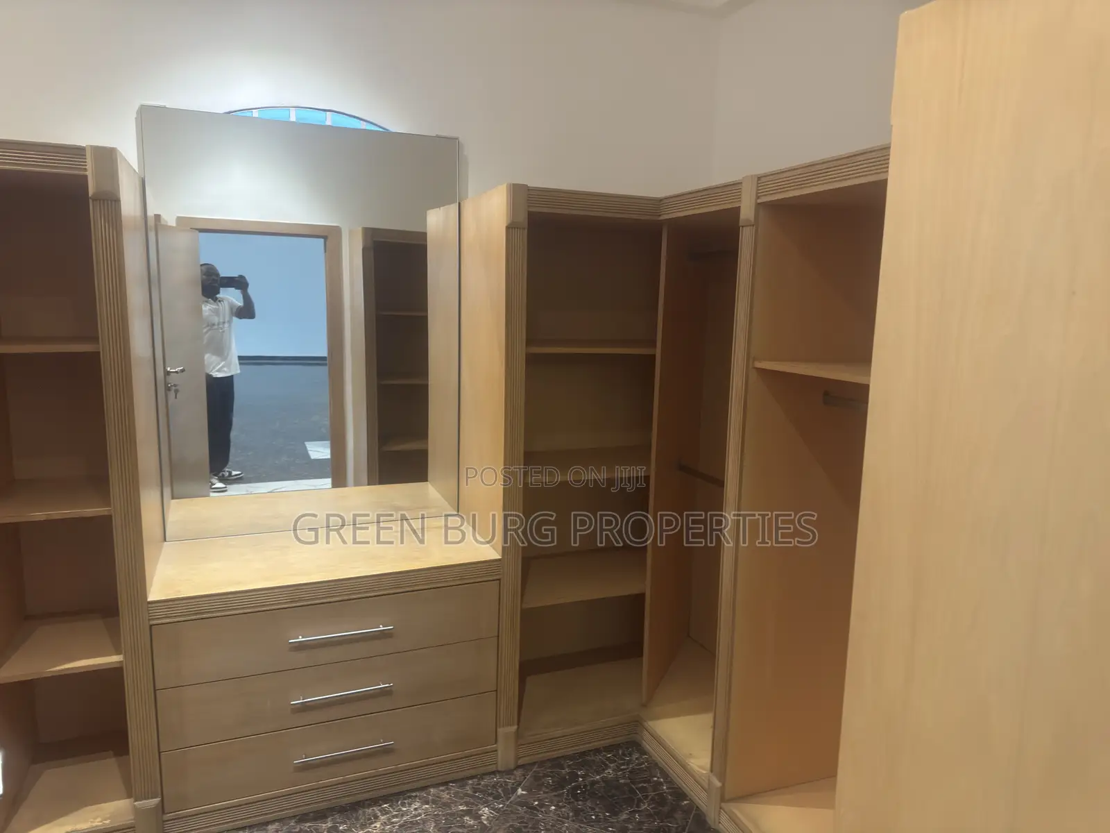 5bdrm House in Green, New Legon for rent in New Legon