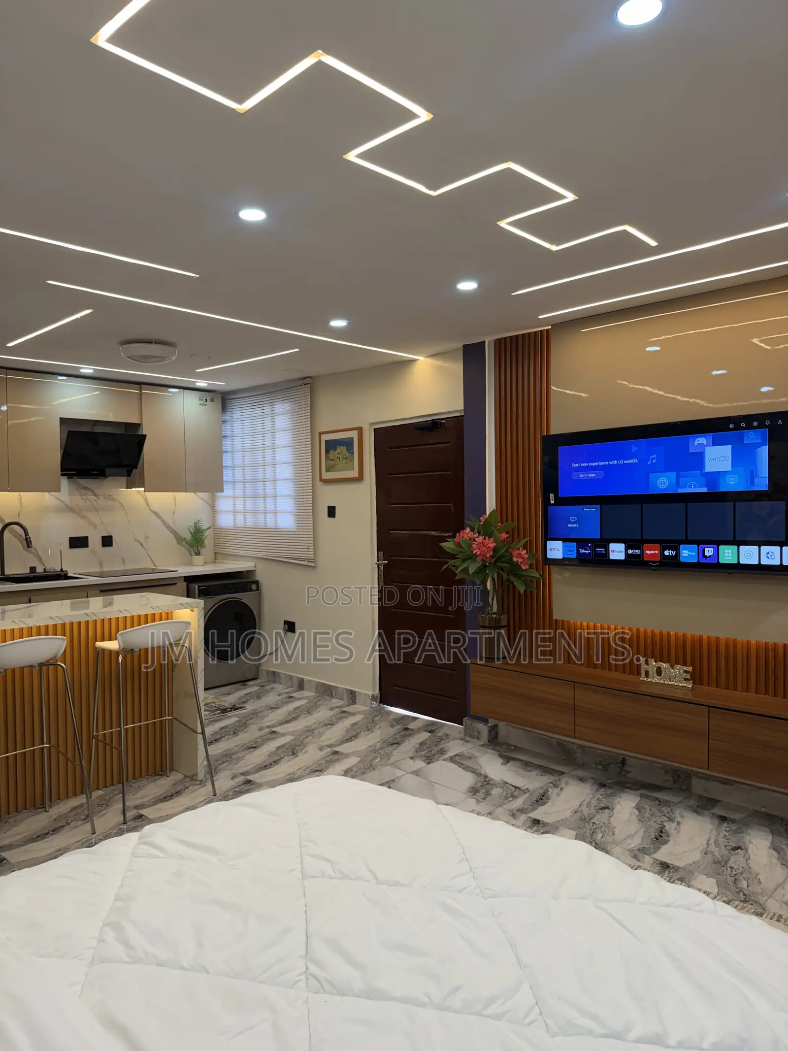 Luxury Furnished Studio for Short Stay – Tema Comm 25 in Community 25