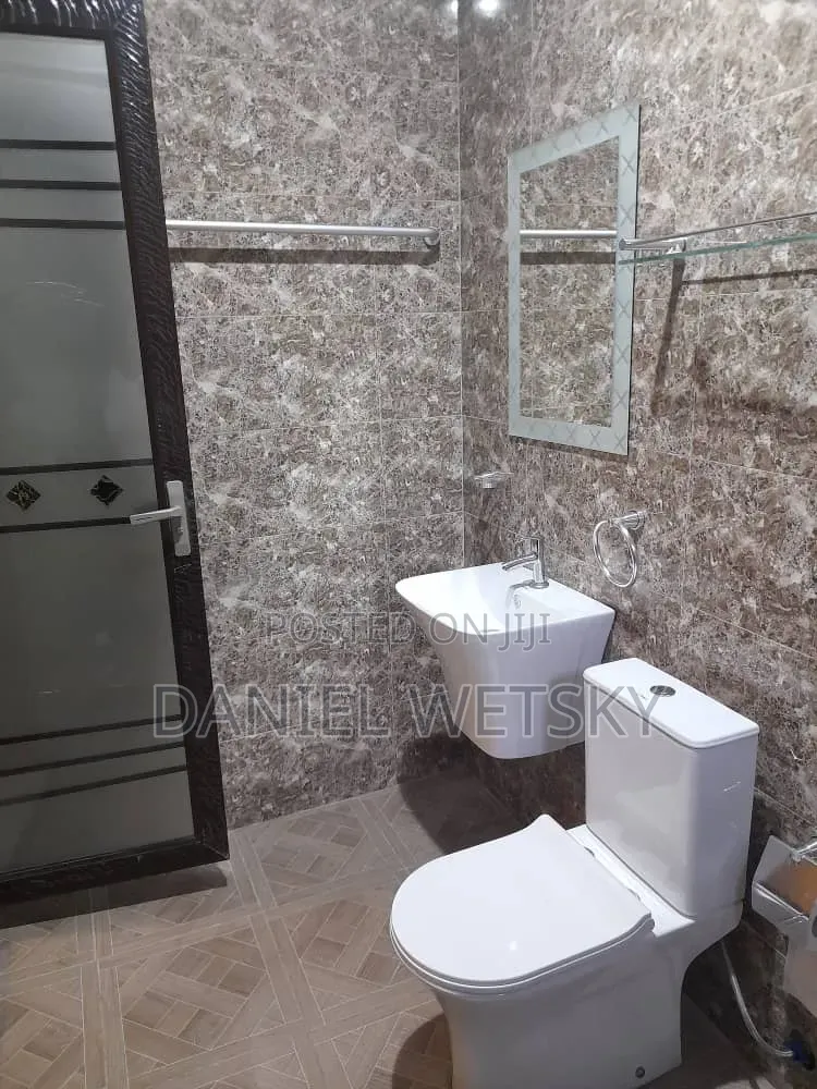 Furnished 4bdrm House in Anyaa Hayfron, Market for sale in Market