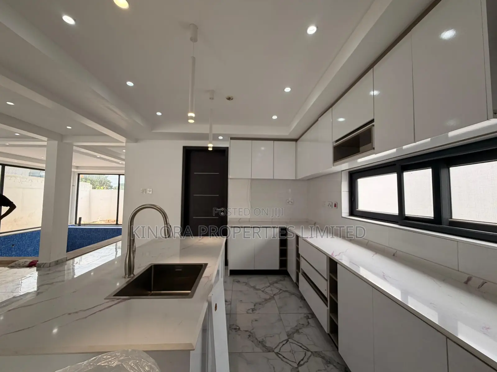 4bdrm Duplex in Adjiganor, East Legon for sale in East Legon