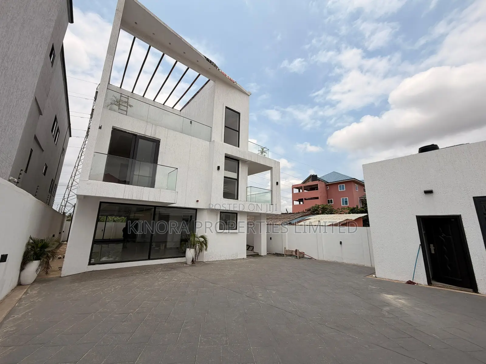 4bdrm Duplex in Adjiganor, East Legon for sale in East Legon