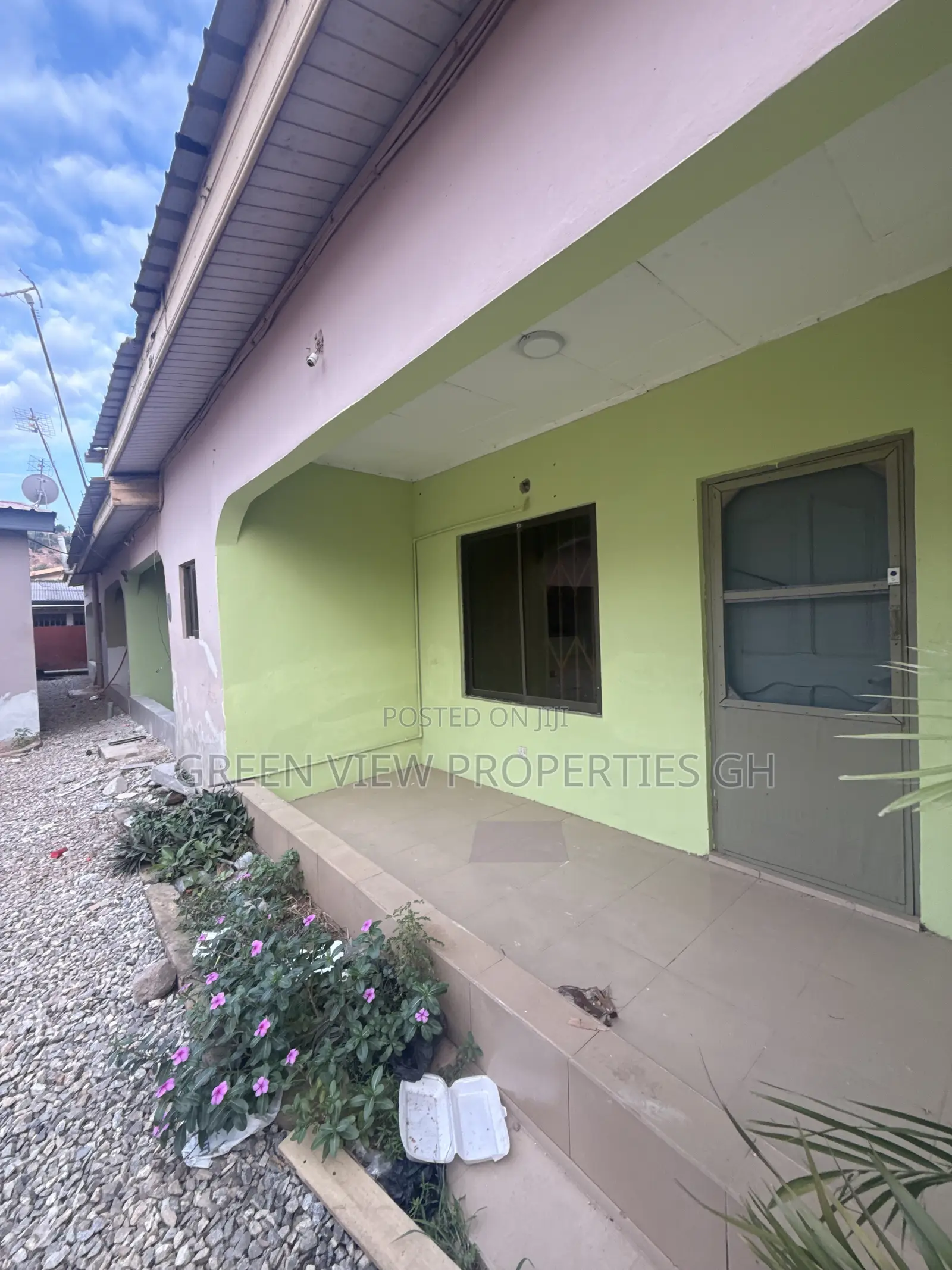 1bdrm Room & Parlour in West Hills Mall Area for sale in West Hills Mall Area